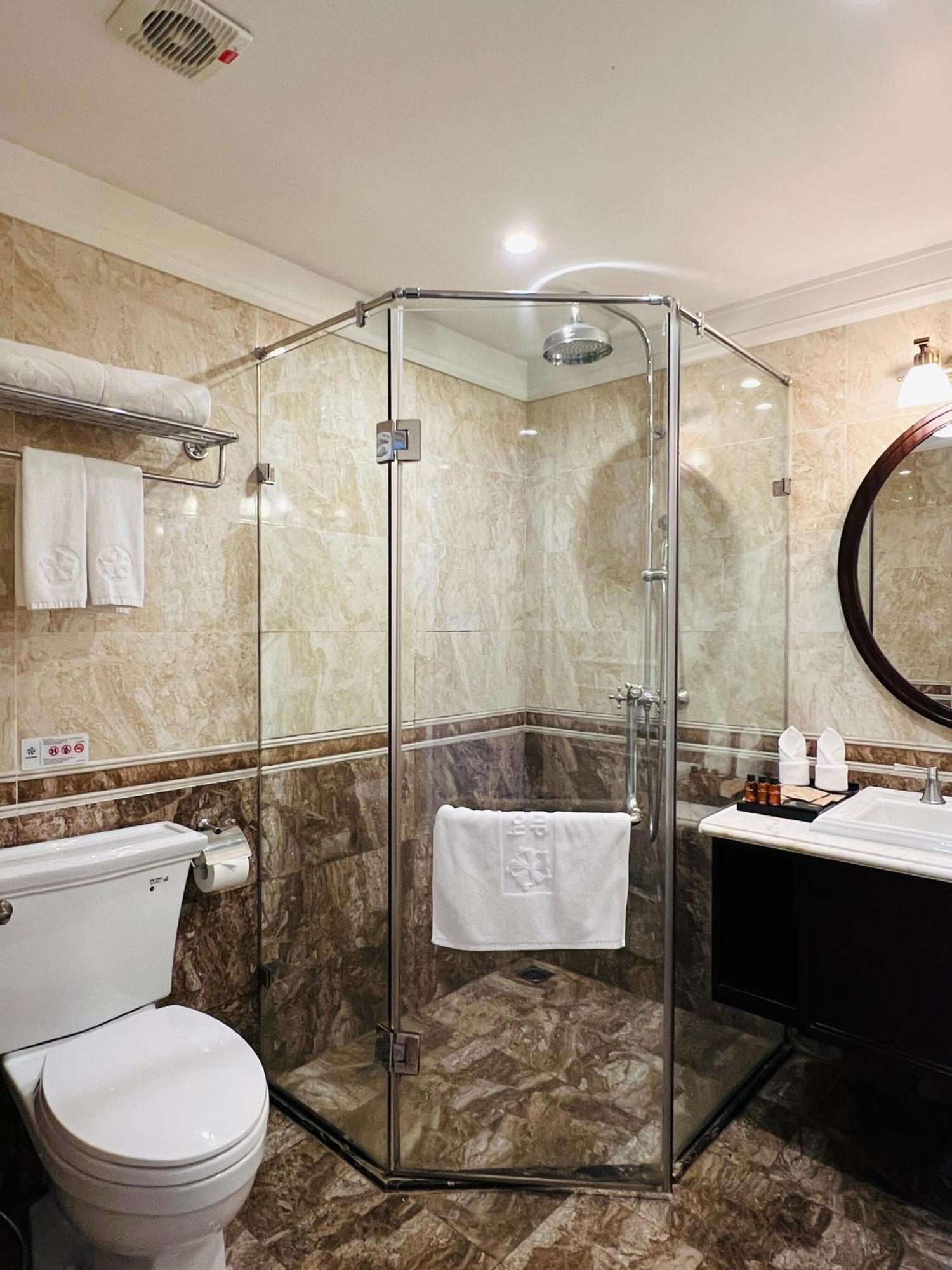 Du Monde Khách sạn 4*
